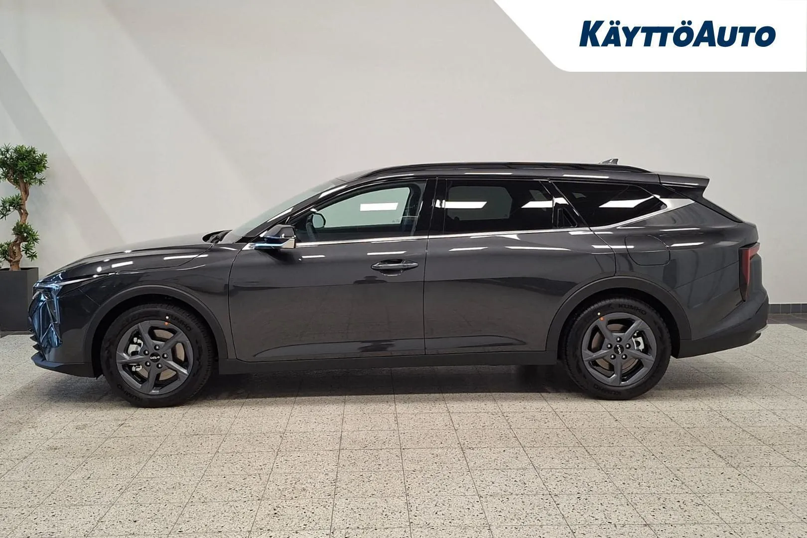 Kia K4 LTV-452 carousel image