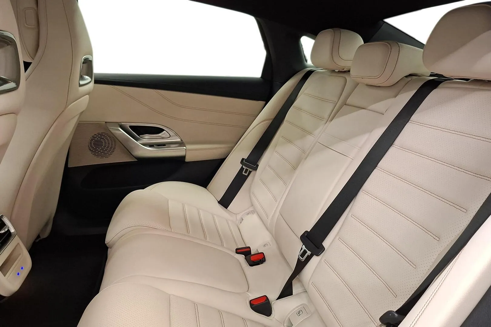 Mercedes-Benz C LTV-515 carousel image