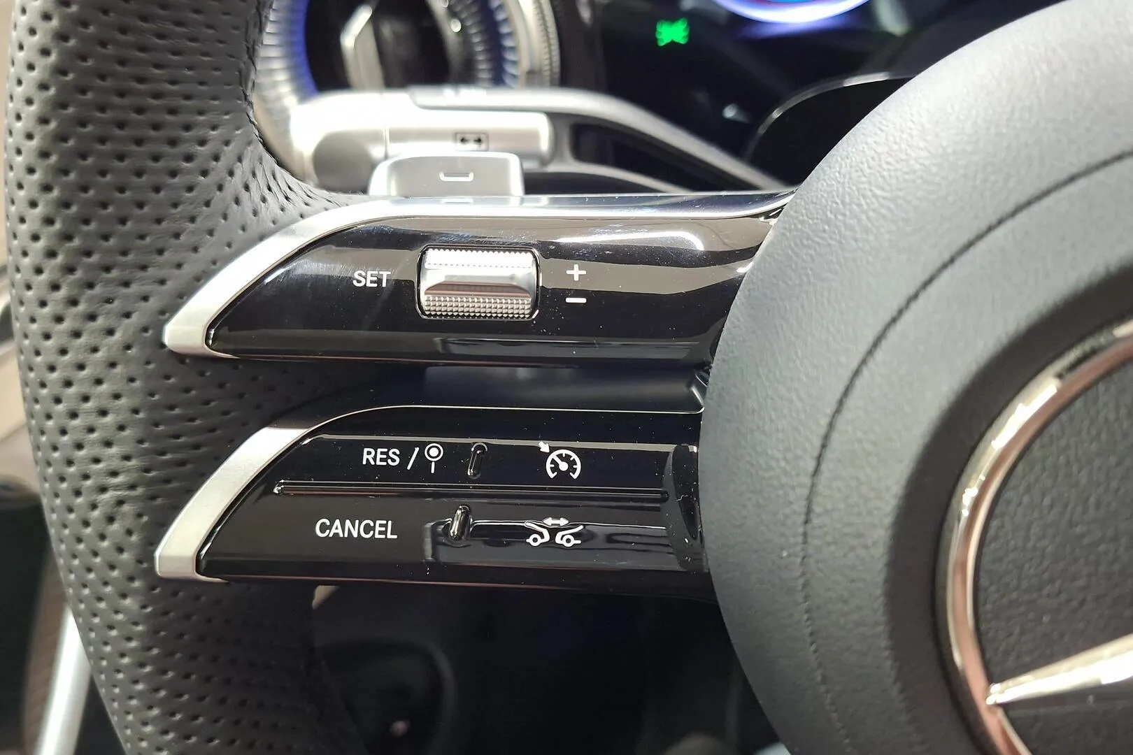 Mercedes-Benz C LTV-515 carousel image