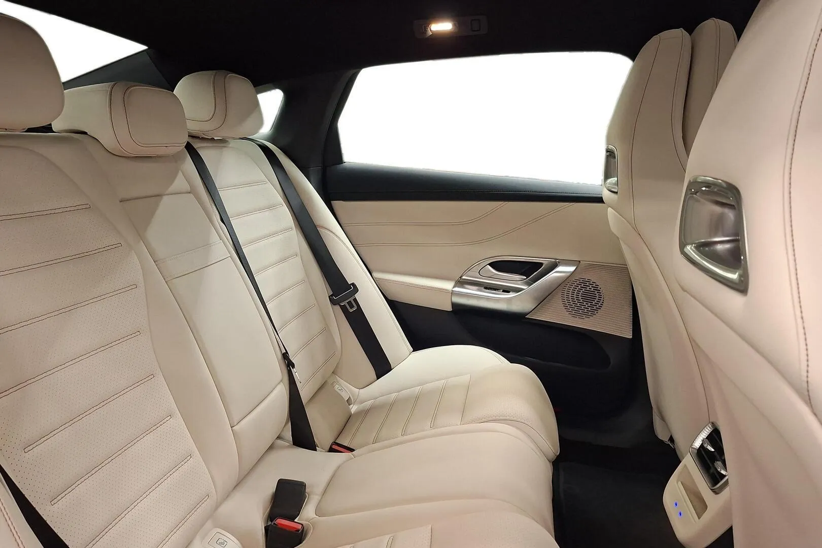 Mercedes-Benz C LTV-515 carousel image