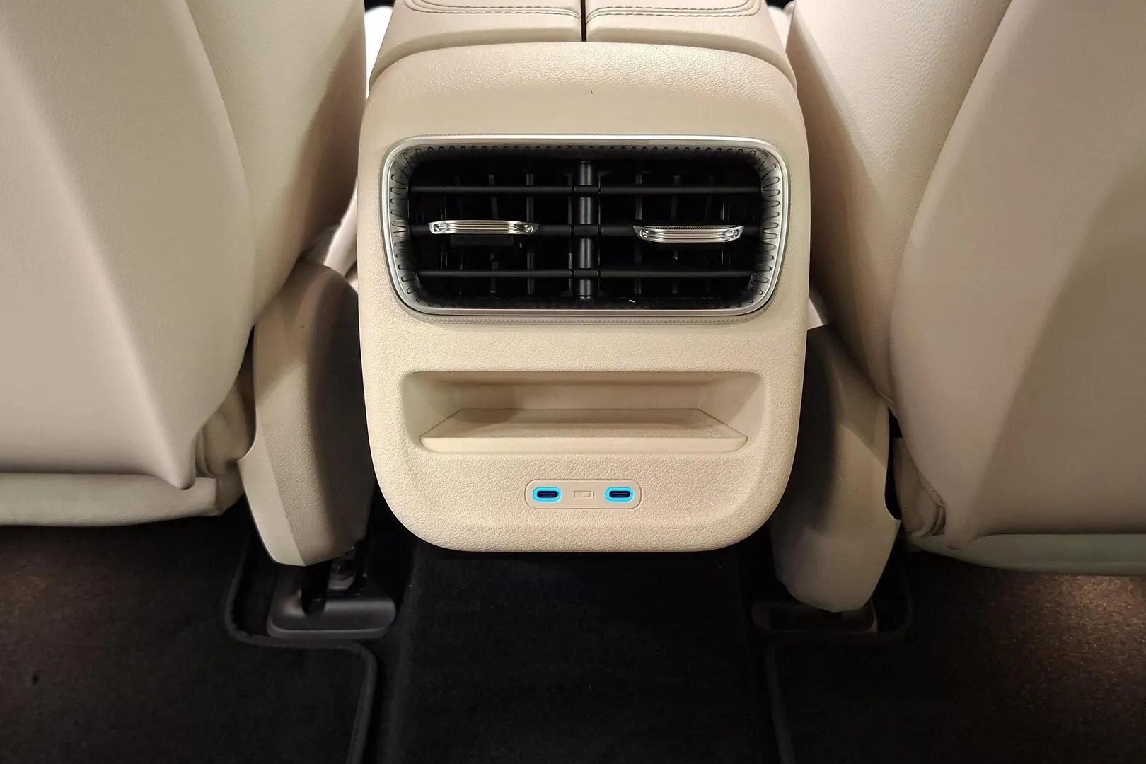 Mercedes-Benz C LTV-515 carousel image