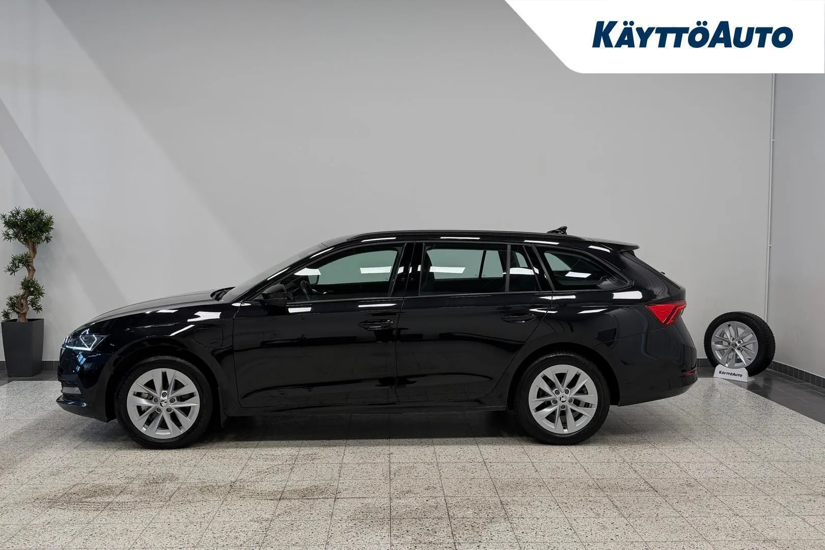 Skoda Octavia SPT-818 carousel image