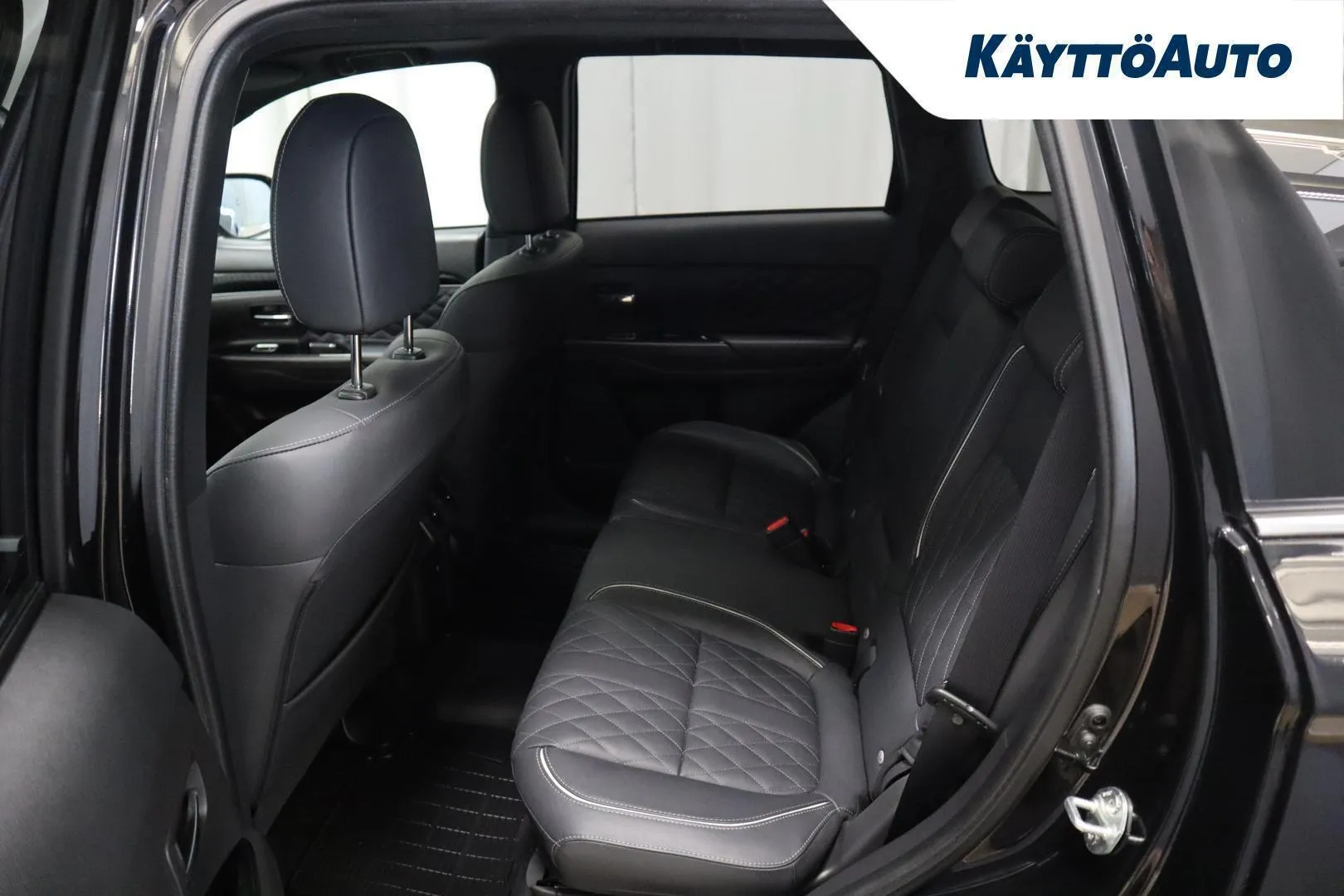 Mitsubishi Outlander PHEV BXR-354 carousel image