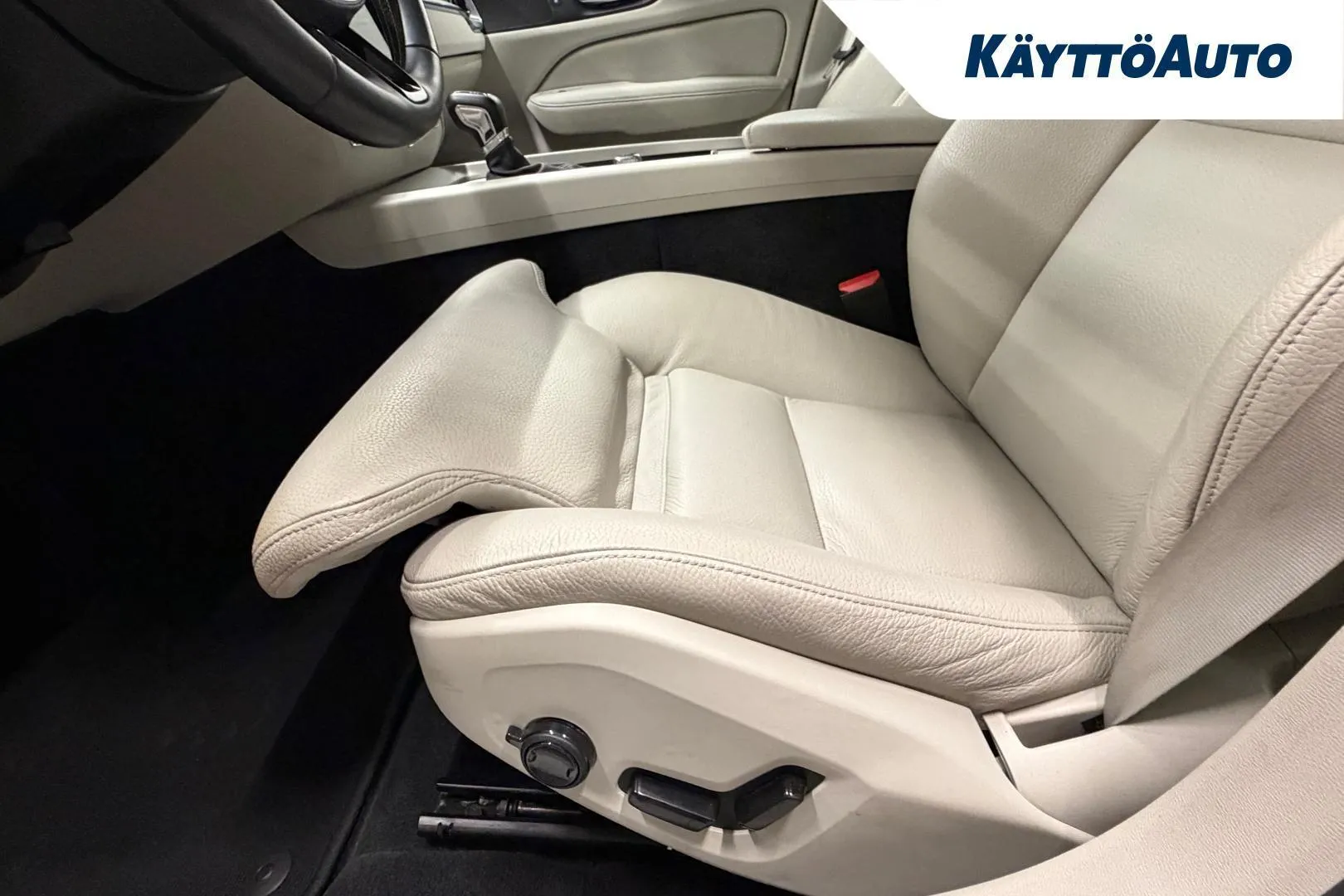 Volvo V60 JLN-266 carousel image