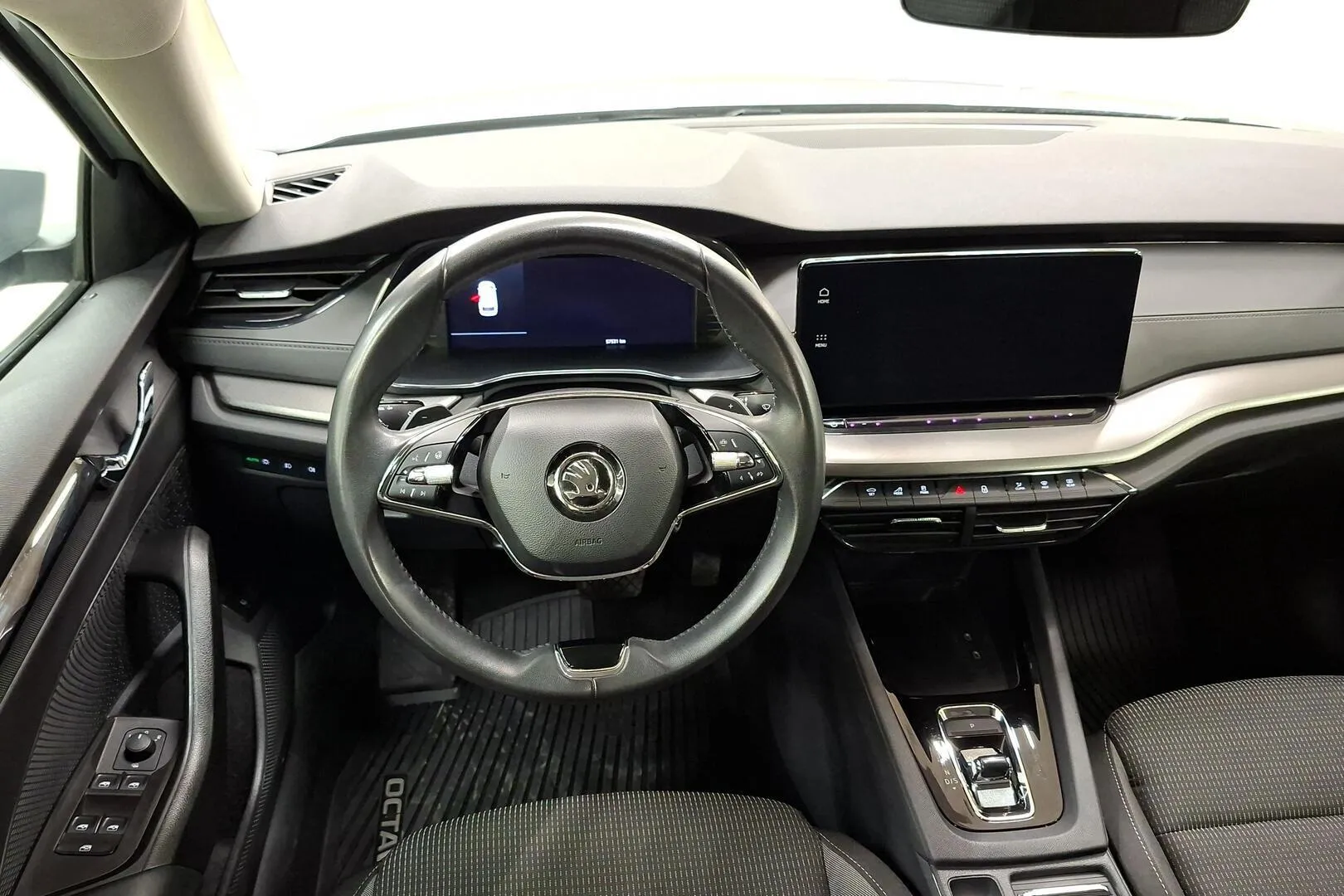 Skoda Octavia NNK-599 carousel image