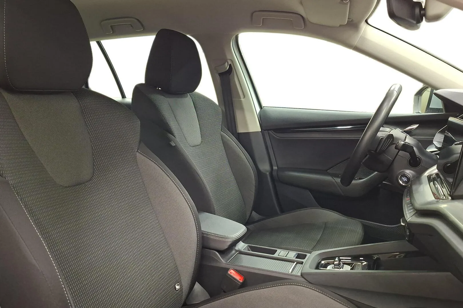 Skoda Octavia NNK-599 carousel image