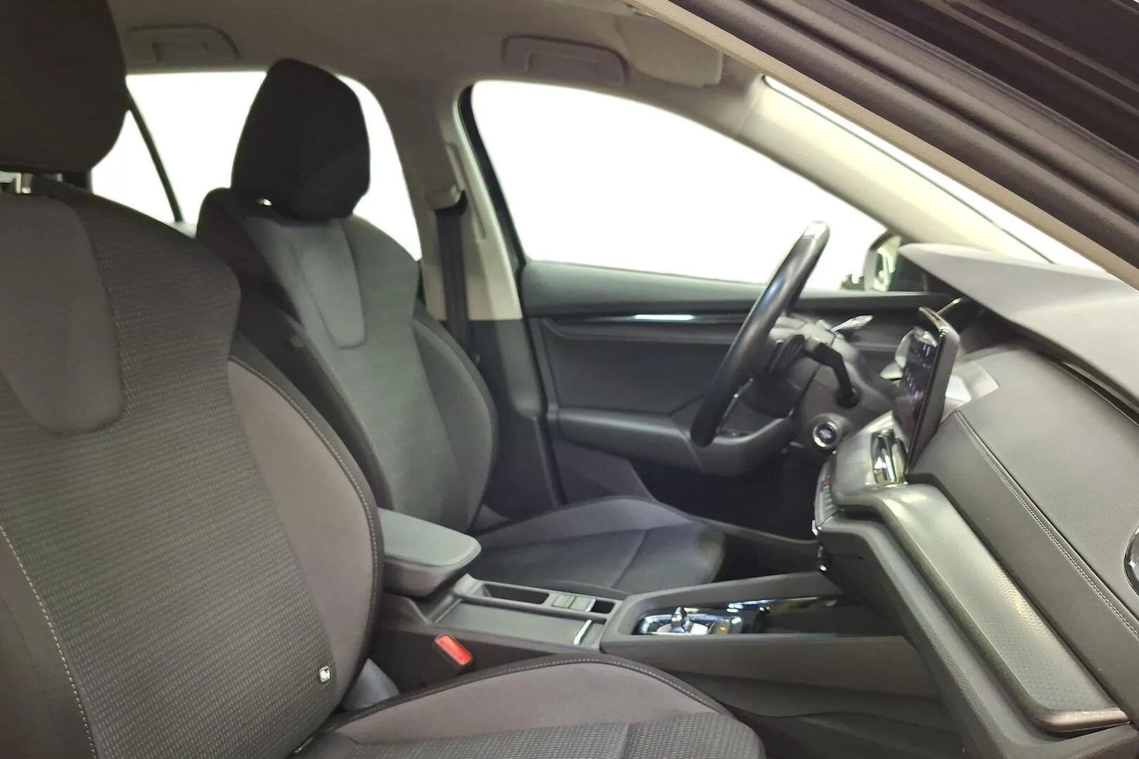 Skoda Octavia NNK-607 carousel image