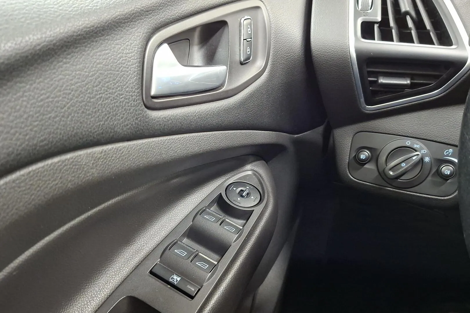 Ford Kuga KMO-430 carousel image