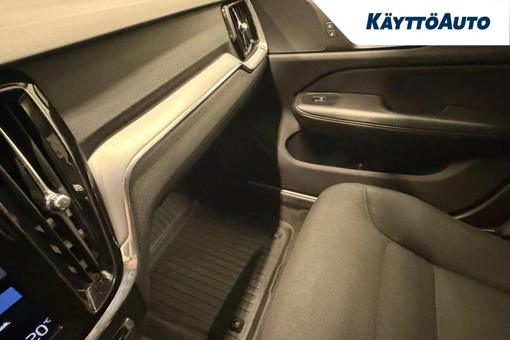 Volvo V60 FOY-443 carousel image