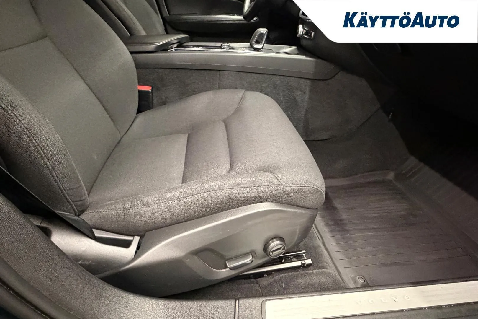 Volvo V60 FOY-443 carousel image