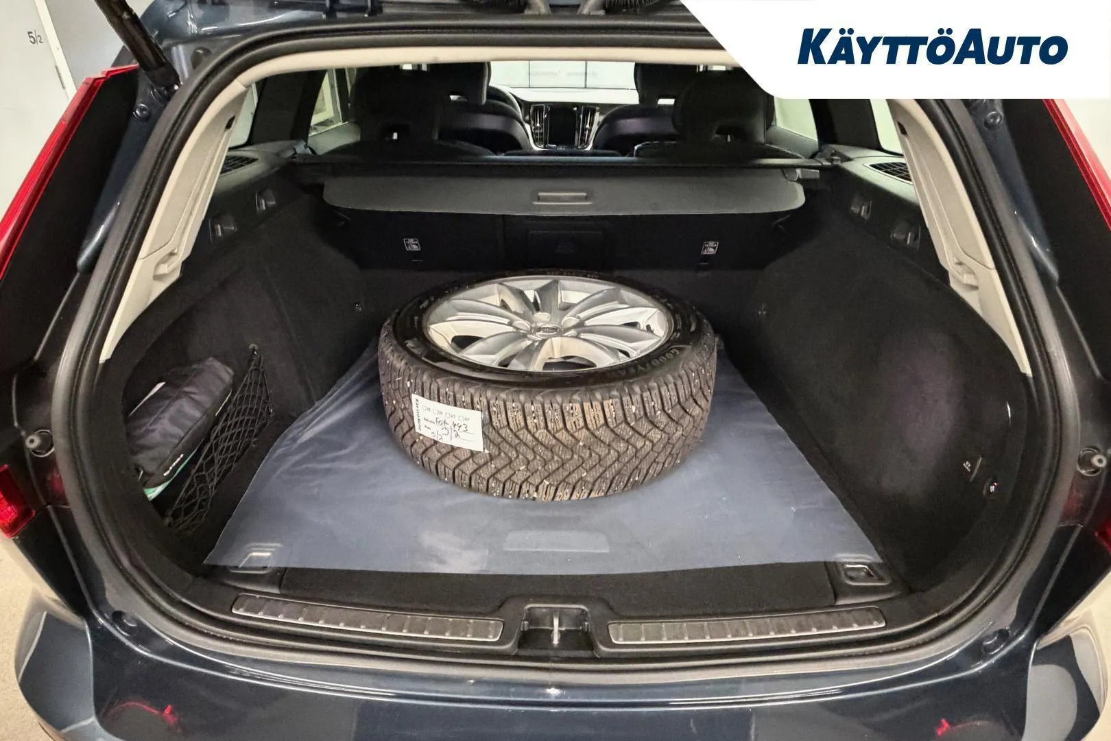 Volvo V60 FOY-443 carousel image