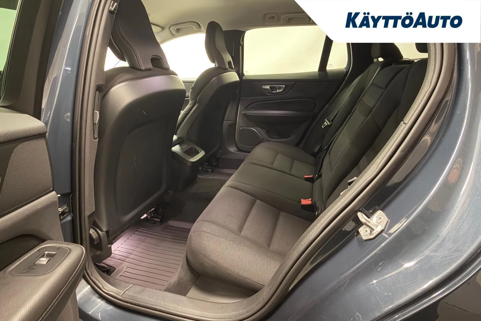 Volvo V60 FOY-443 carousel image