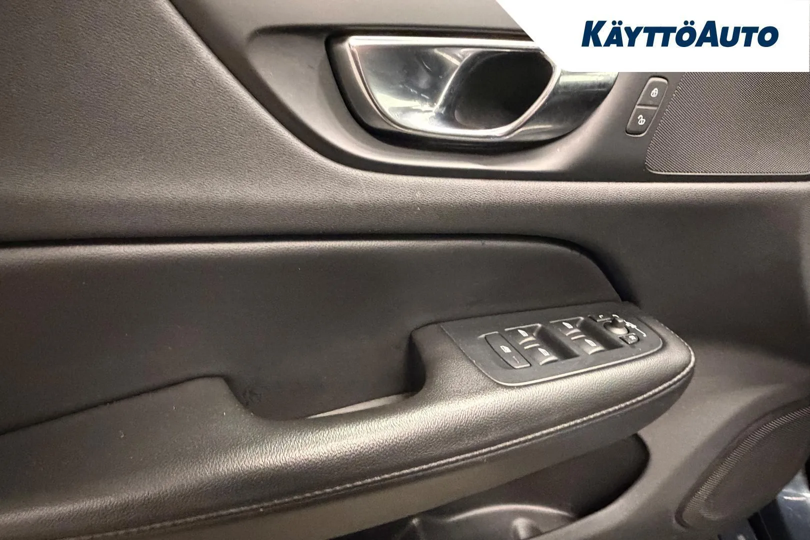 Volvo V60 FOY-443 carousel image