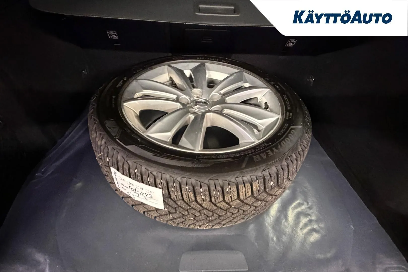 Volvo V60 FOY-443 carousel image