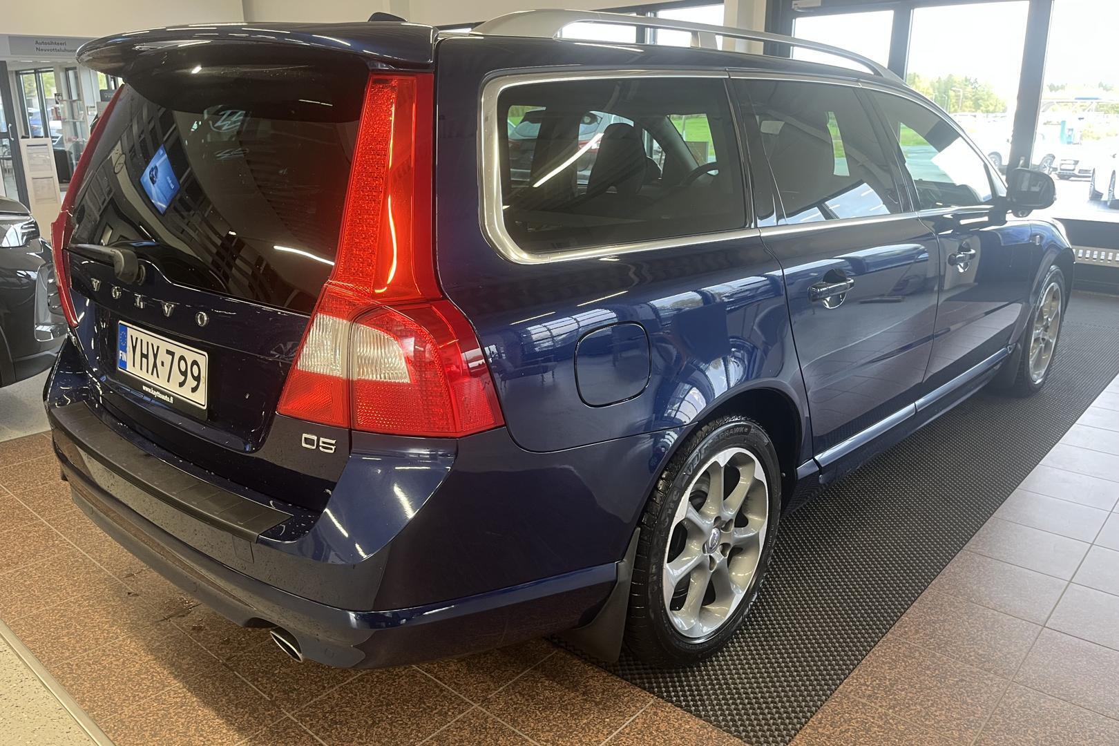 Volvo V70 D5 Ocean Race aut 2012, kuva 2/8