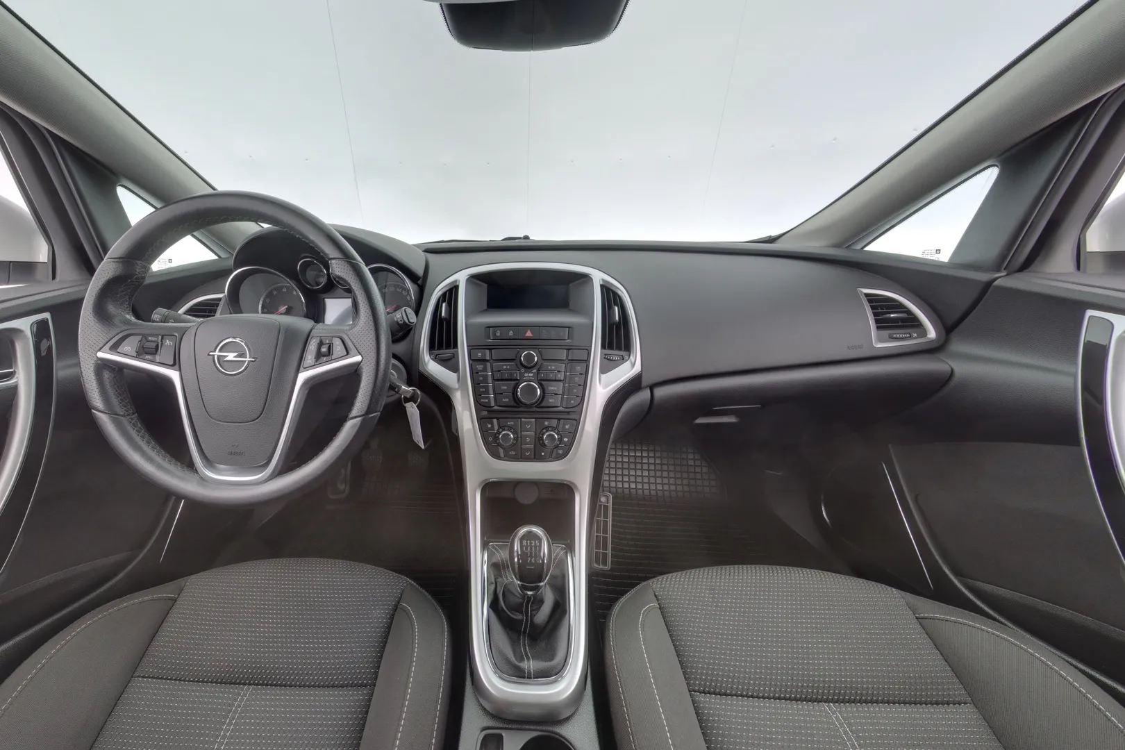 Opel Astra NIE-702 carousel image