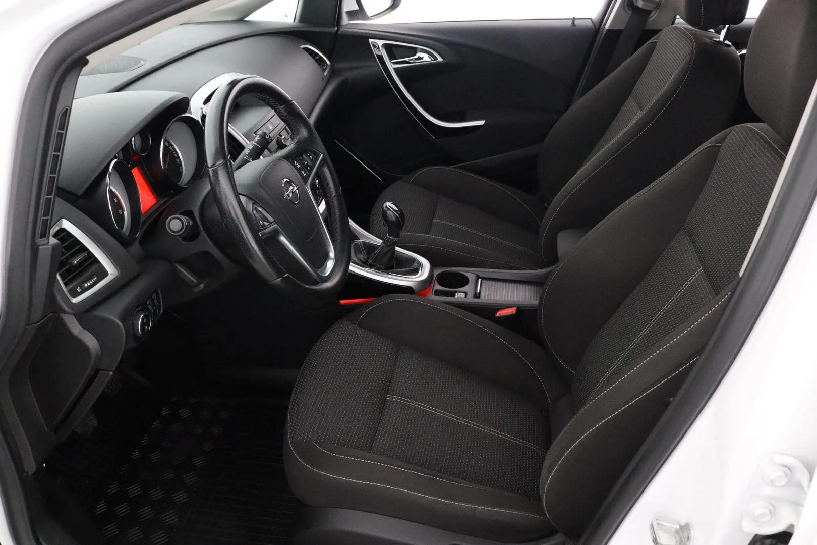 Opel Astra NIE-702 carousel image