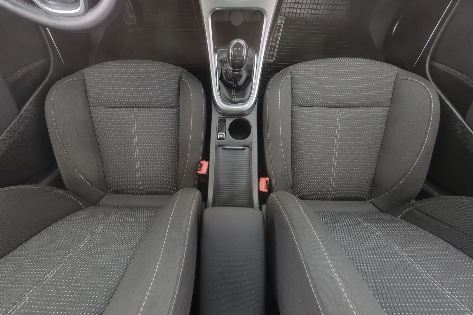 Opel Astra NIE-702 carousel image