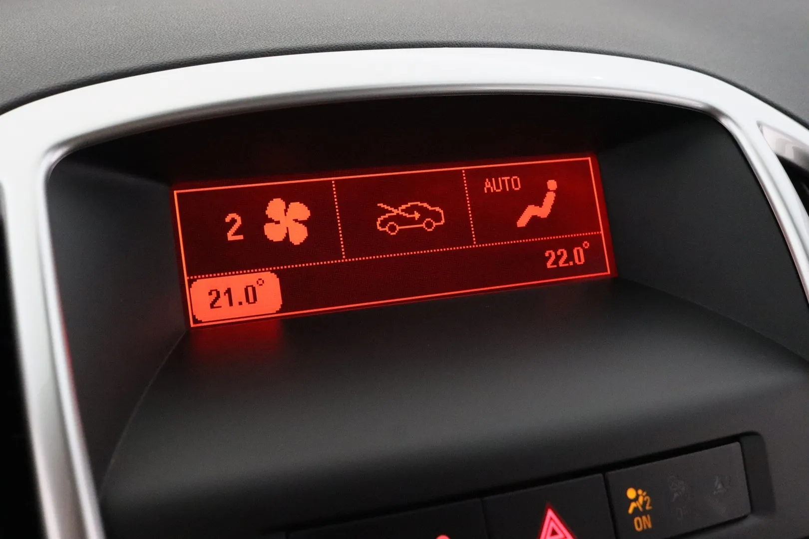 Opel Astra NIE-702 carousel image