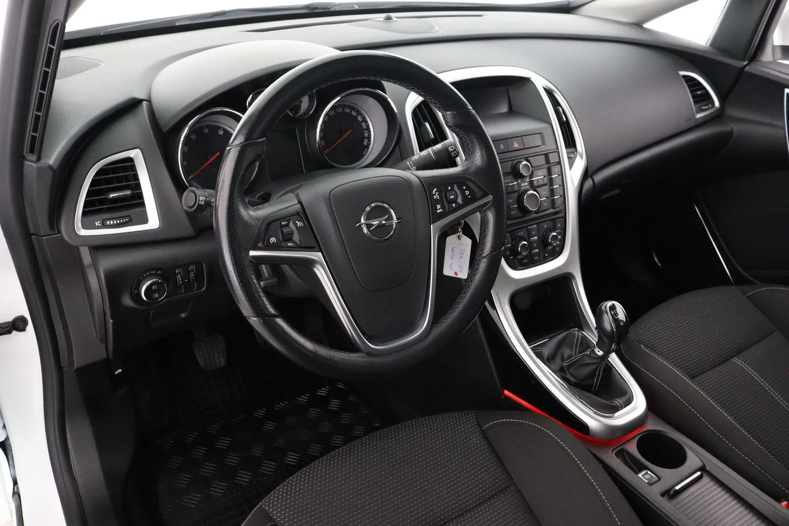 Opel Astra NIE-702 carousel image