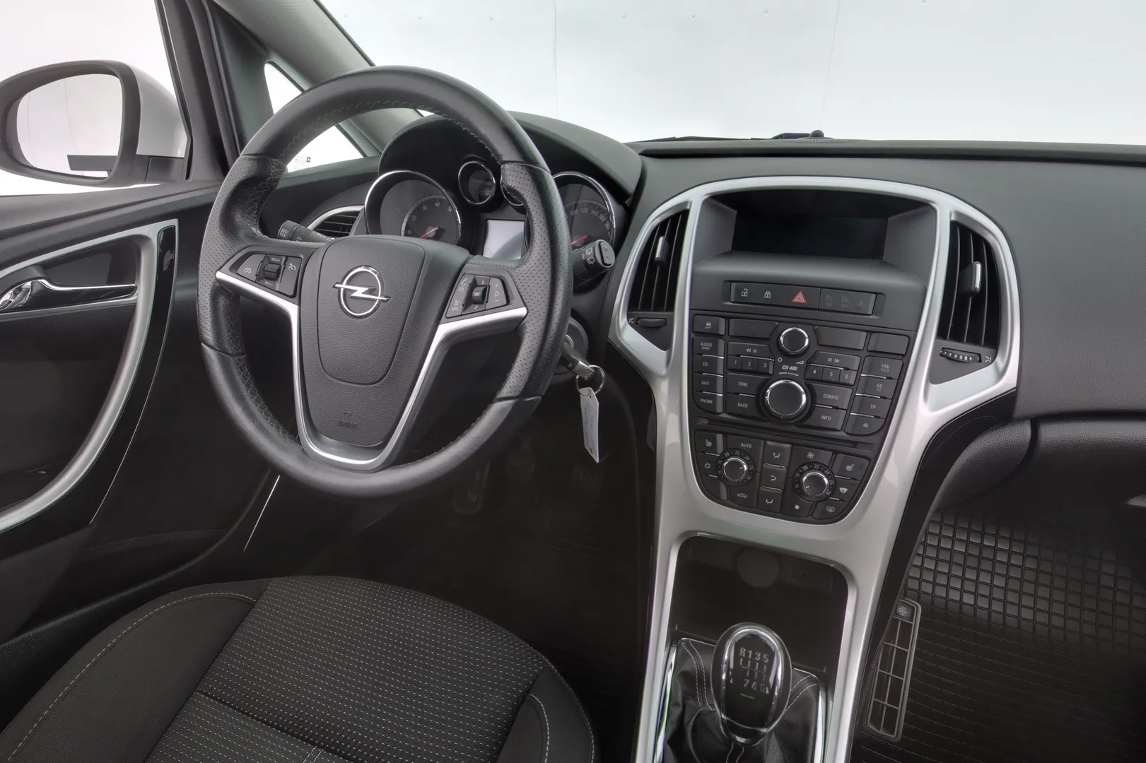 Opel Astra NIE-702 carousel image