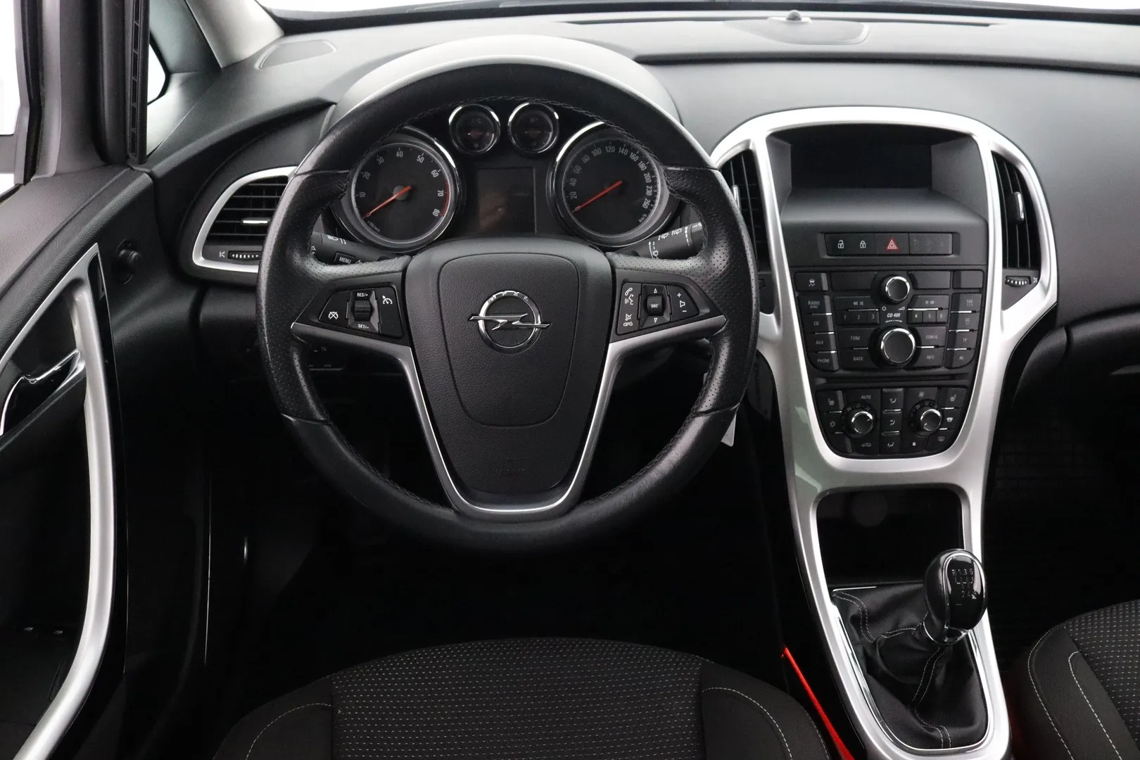 Opel Astra NIE-702 carousel image