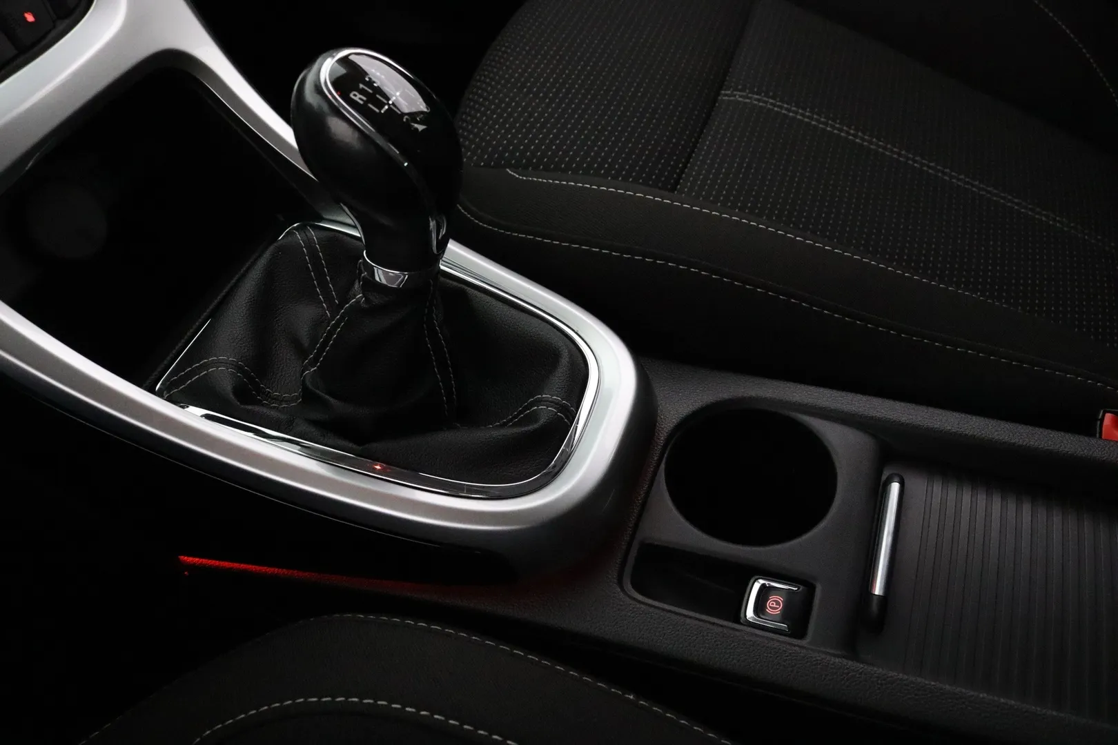 Opel Astra NIE-702 carousel image