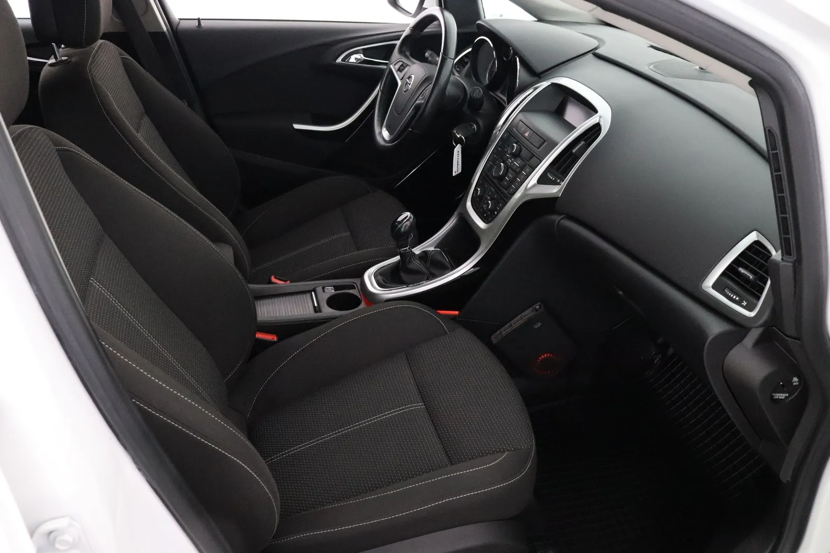 Opel Astra NIE-702 carousel image
