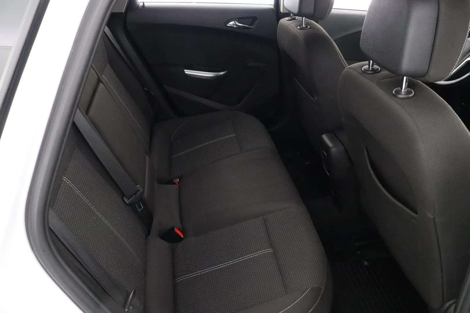 Opel Astra NIE-702 carousel image