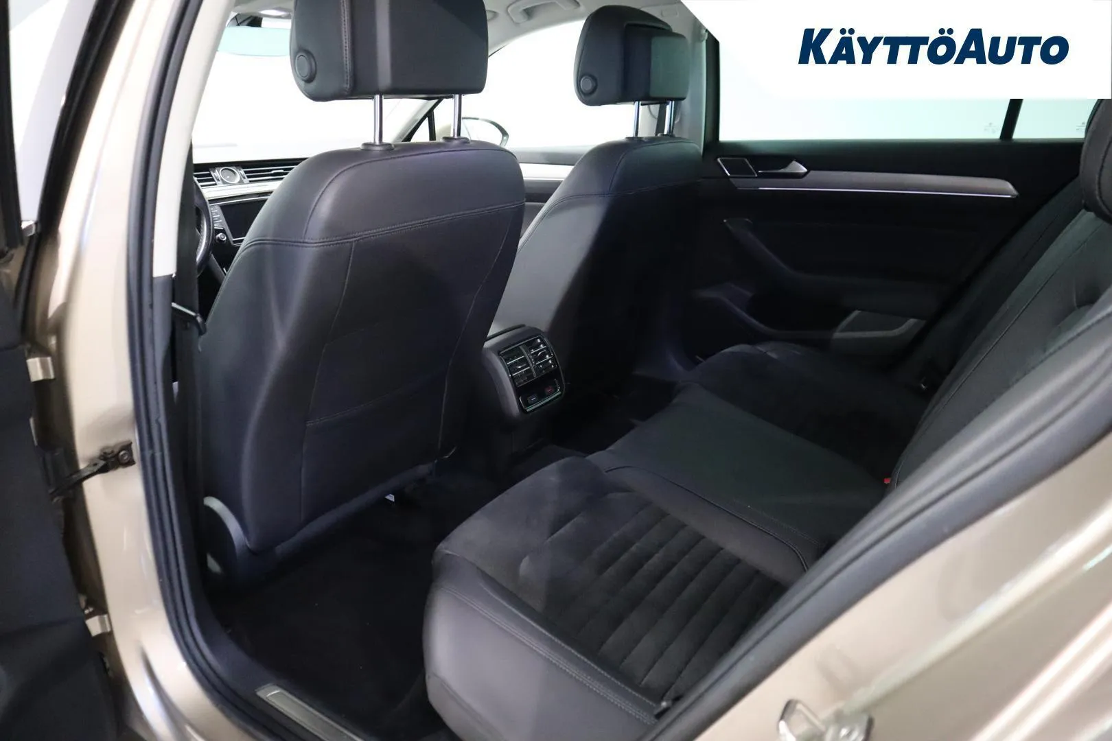 Volkswagen Passat FMF-524 carousel image