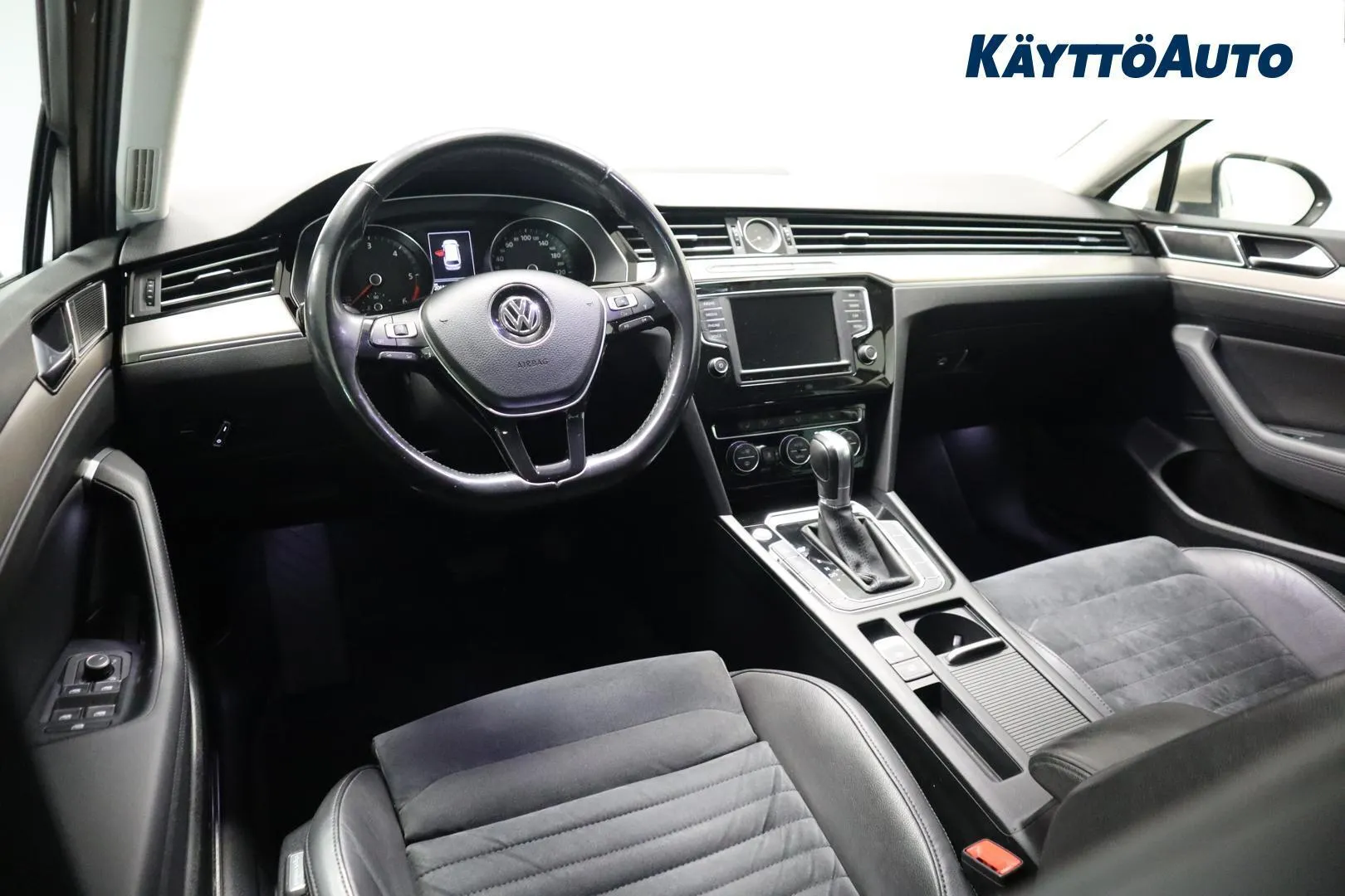 Volkswagen Passat FMF-524 carousel image
