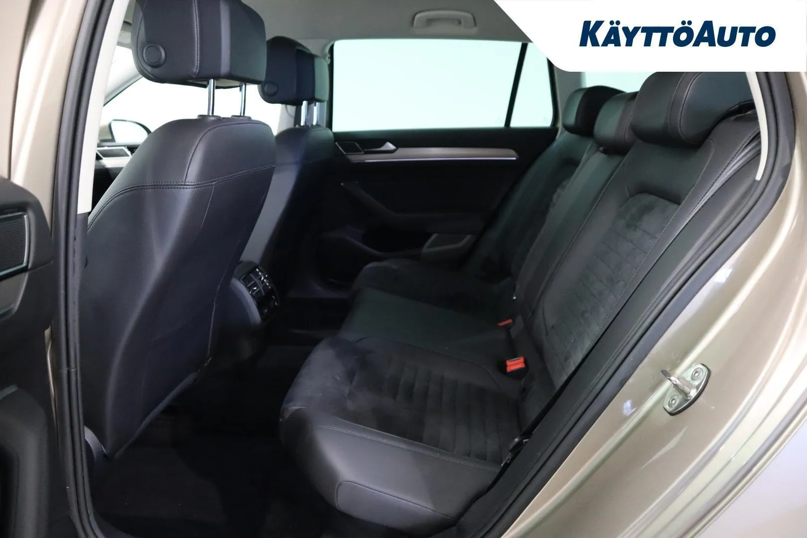 Volkswagen Passat FMF-524 carousel image