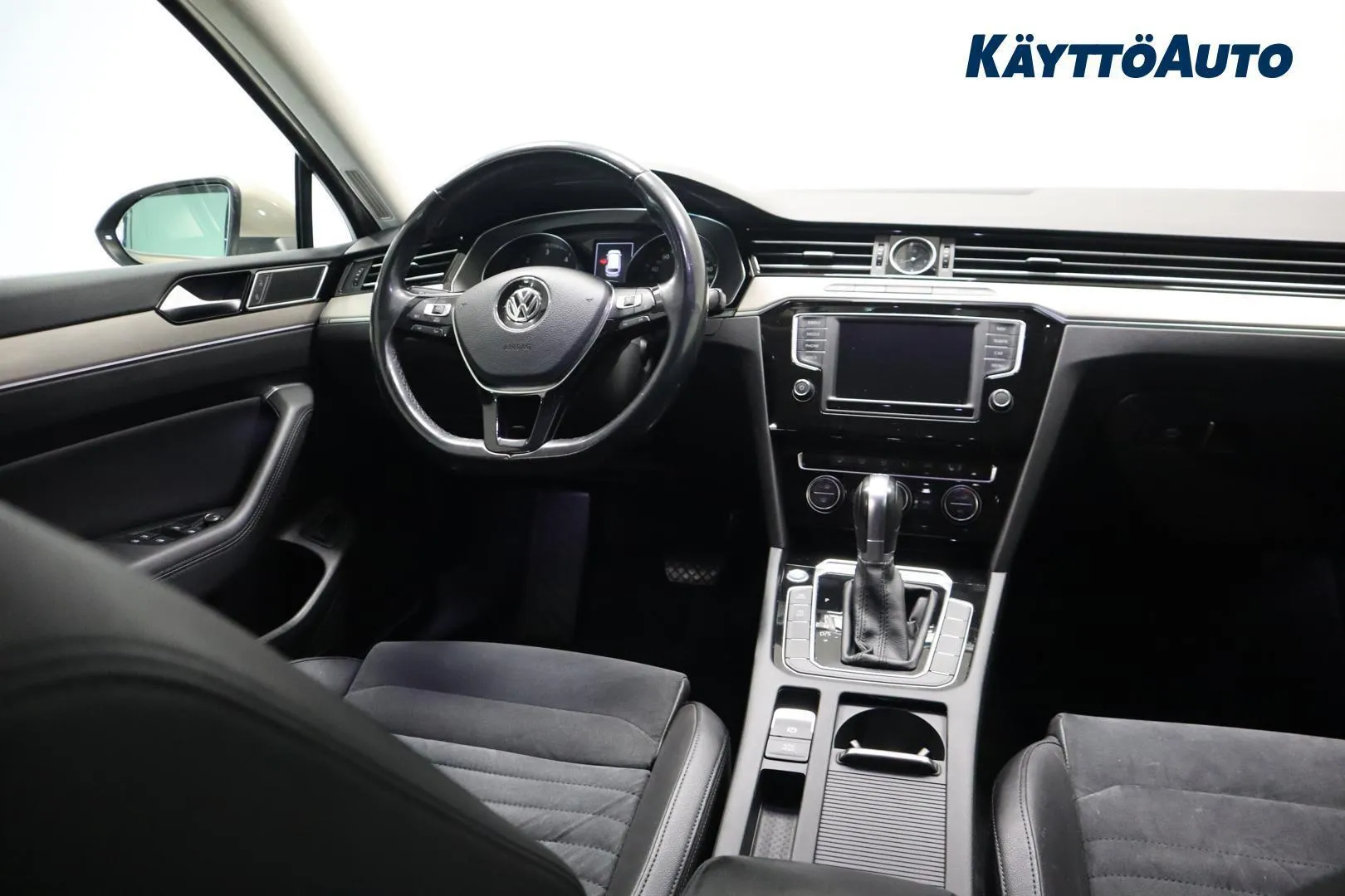 Volkswagen Passat FMF-524 carousel image