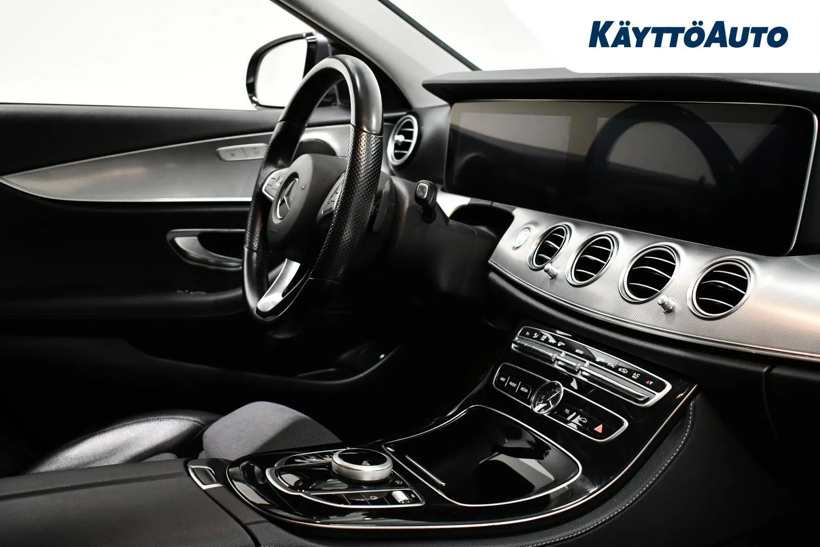 Mercedes-Benz E NKX-866 carousel image