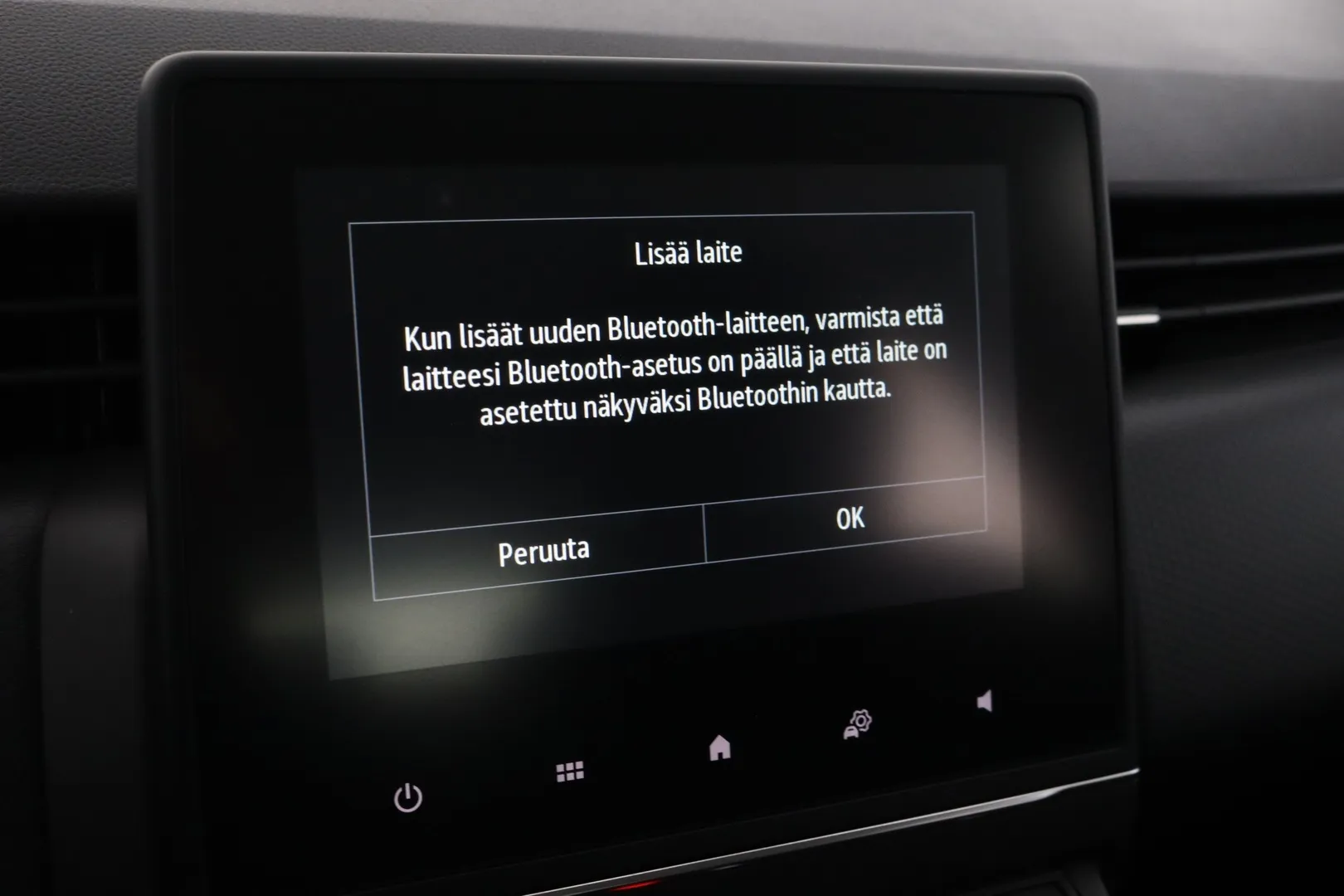 Renault Clio FRO-735 carousel image