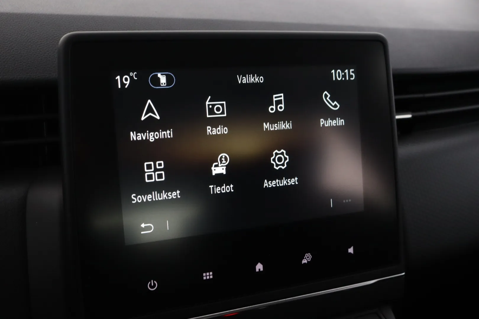 Renault Clio FRO-735 carousel image