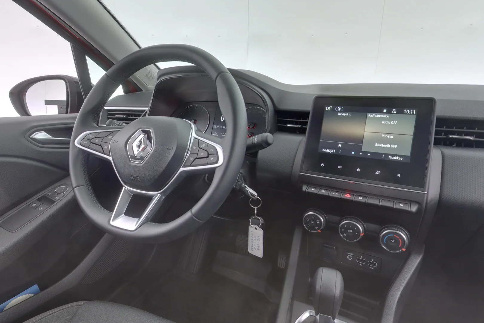 Renault Clio FRO-735 carousel image