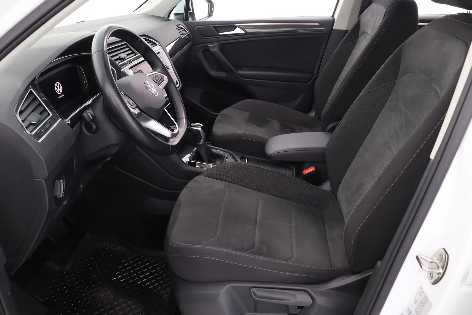 Volkswagen Tiguan NNM-489 carousel image