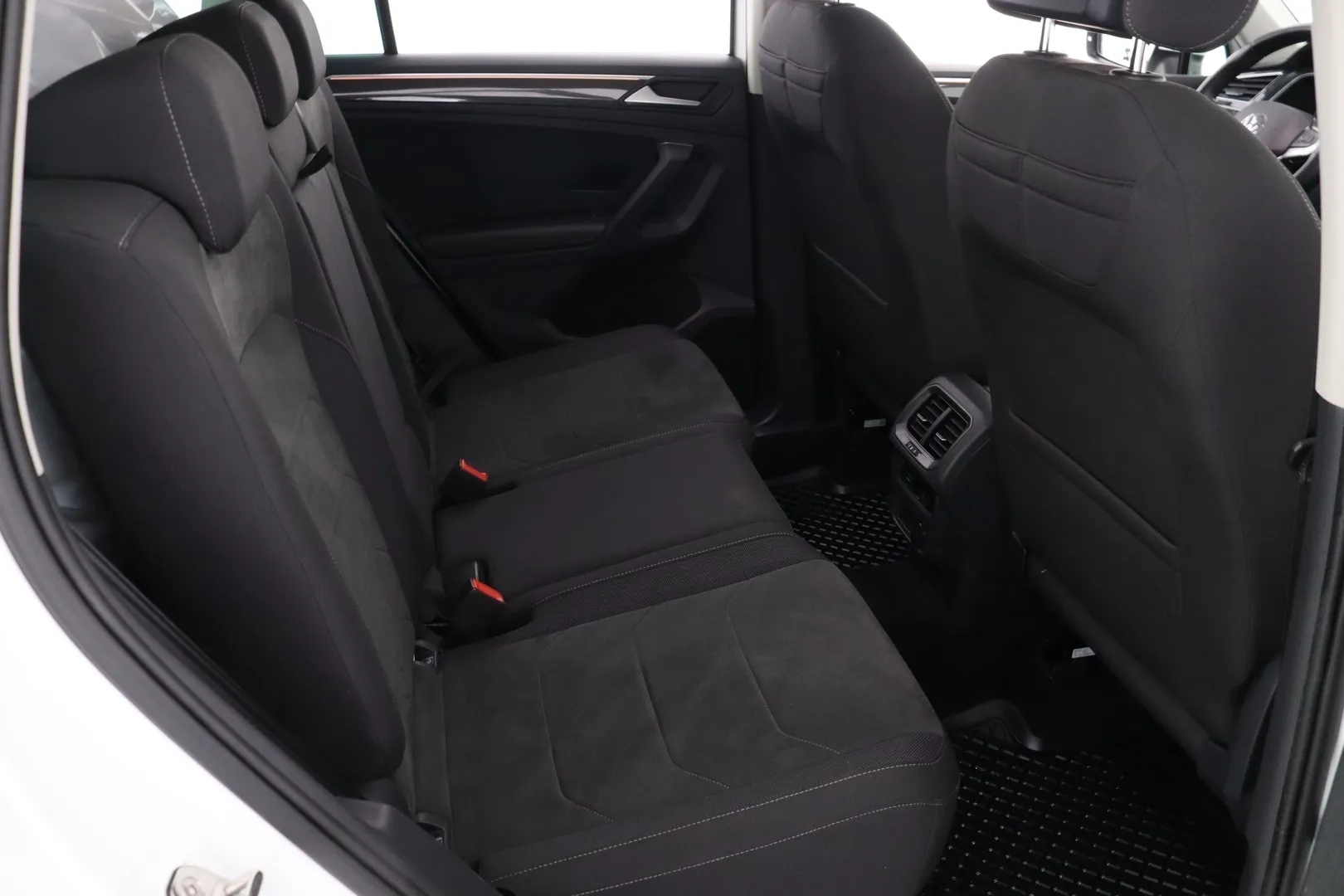 Volkswagen Tiguan NNM-489 carousel image