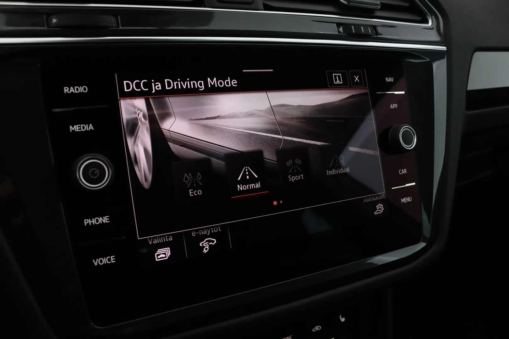Volkswagen Tiguan NNM-489 carousel image
