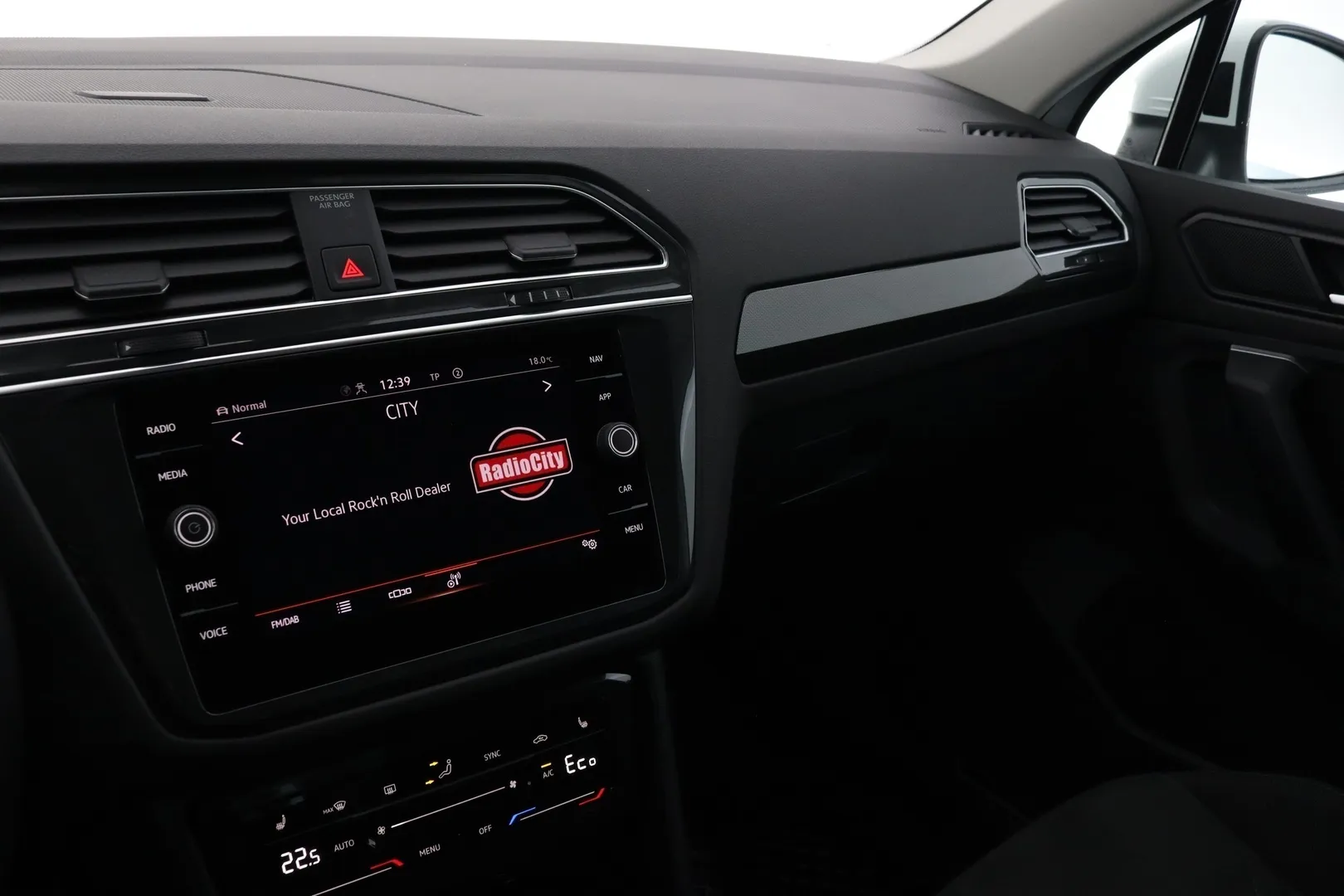 Volkswagen Tiguan NNM-489 carousel image