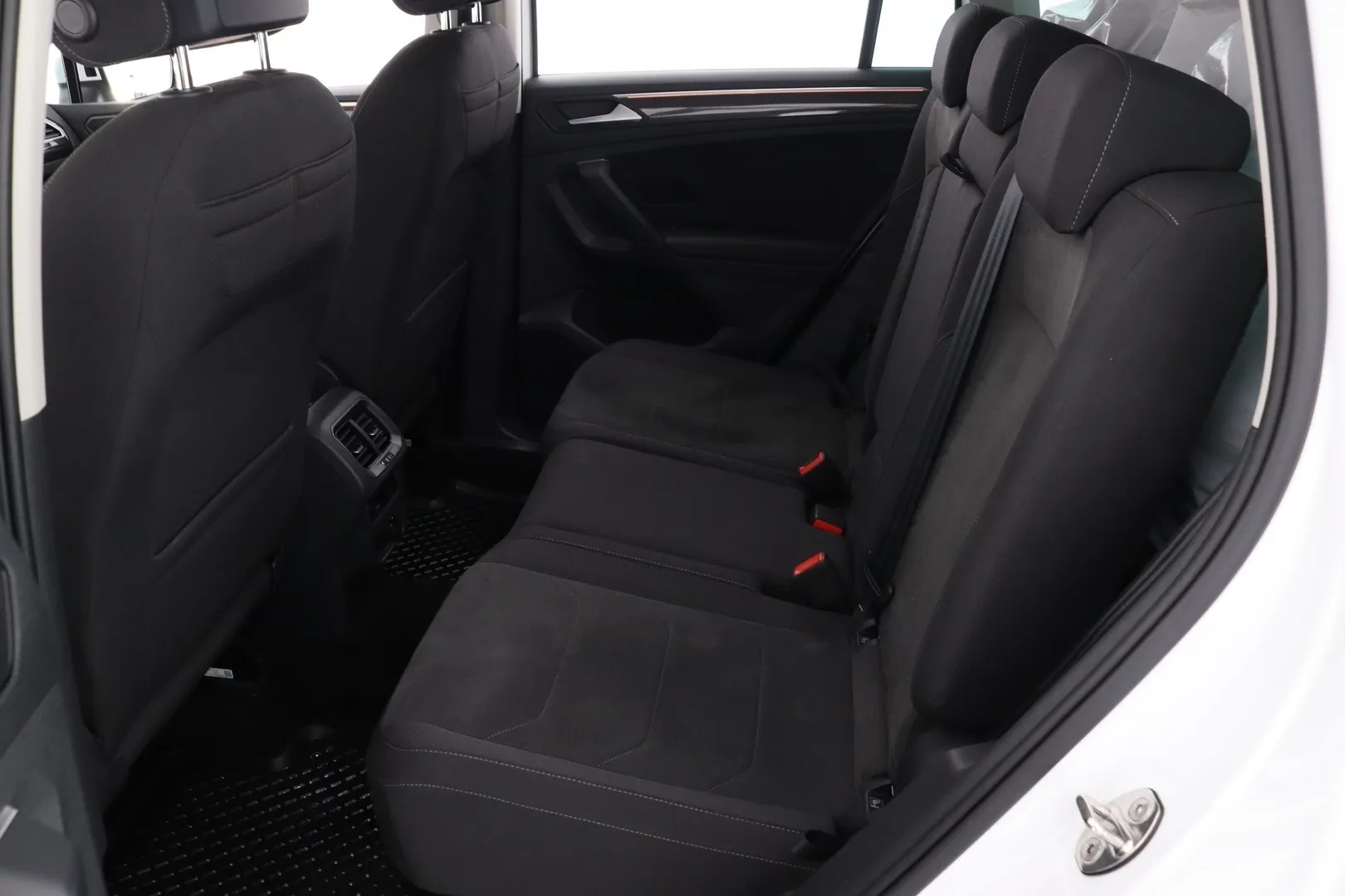 Volkswagen Tiguan NNM-489 carousel image
