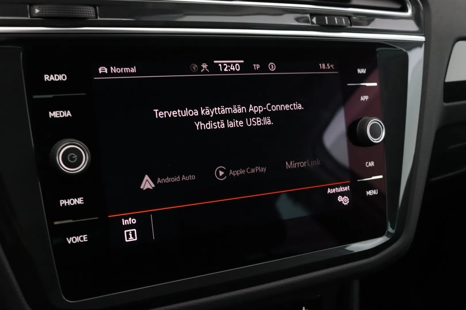 Volkswagen Tiguan NNM-489 carousel image