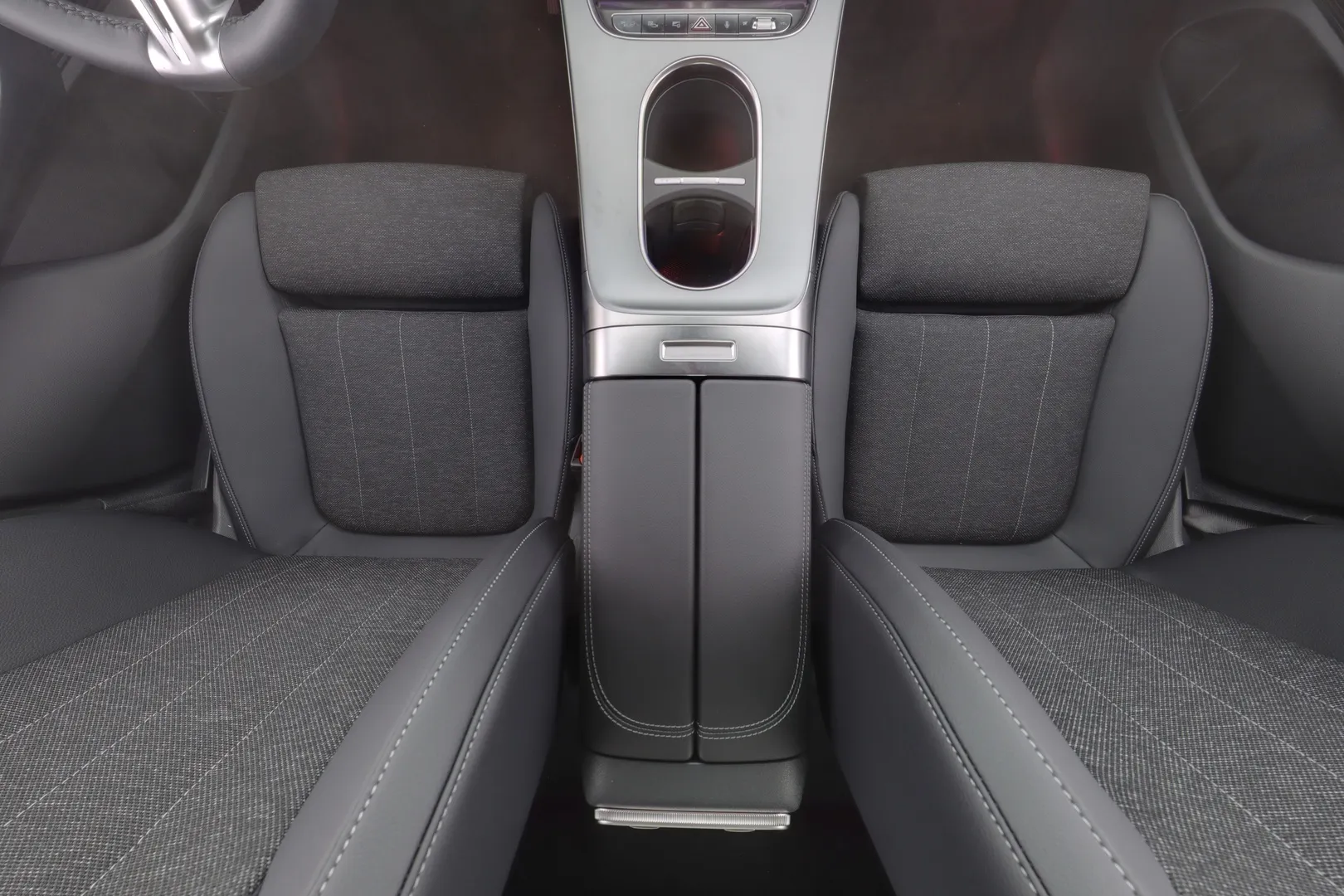 Mercedes-Benz C SZN-640 carousel image