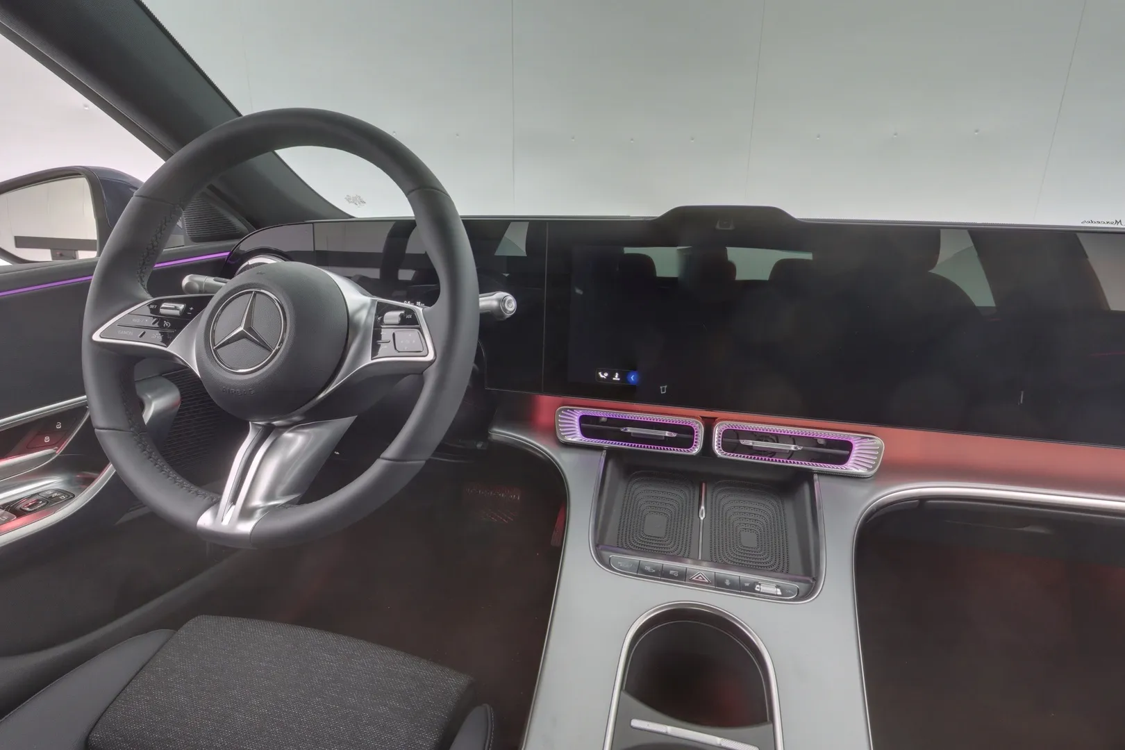 Mercedes-Benz C SZN-640 carousel image