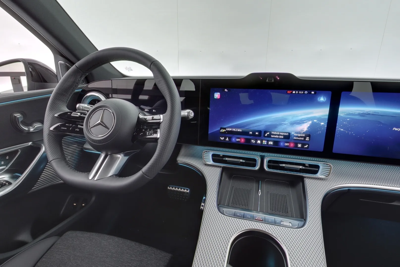 Mercedes-Benz GLC YMV-639 carousel image
