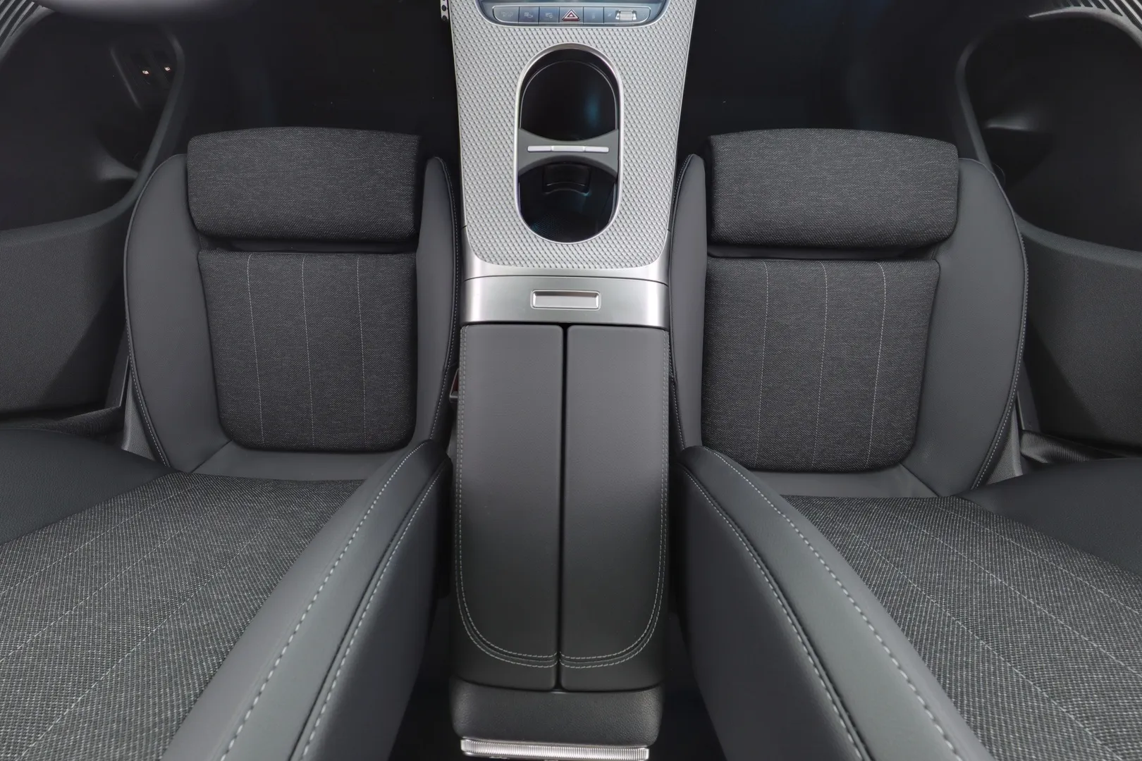 Mercedes-Benz GLC YMV-639 carousel image