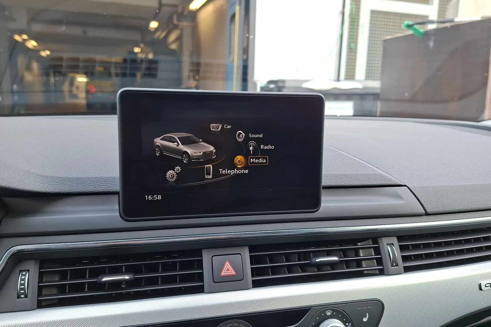 Audi A4 YJR-871 carousel image