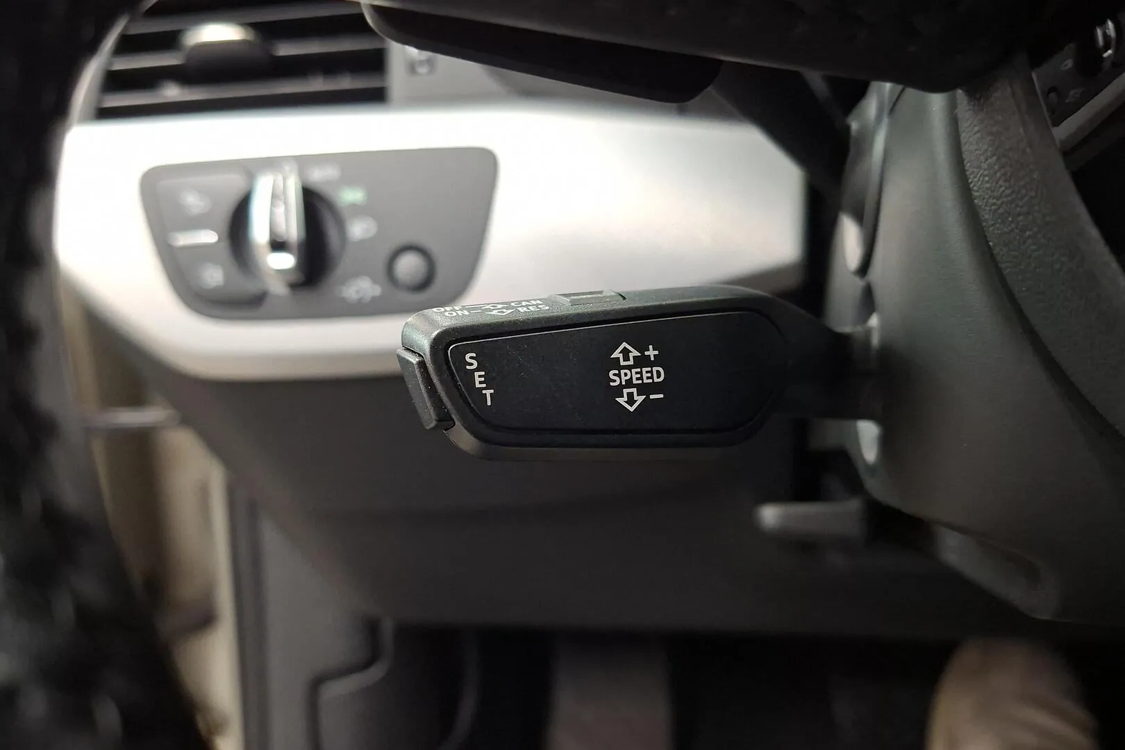 Audi A4 YJR-871 carousel image