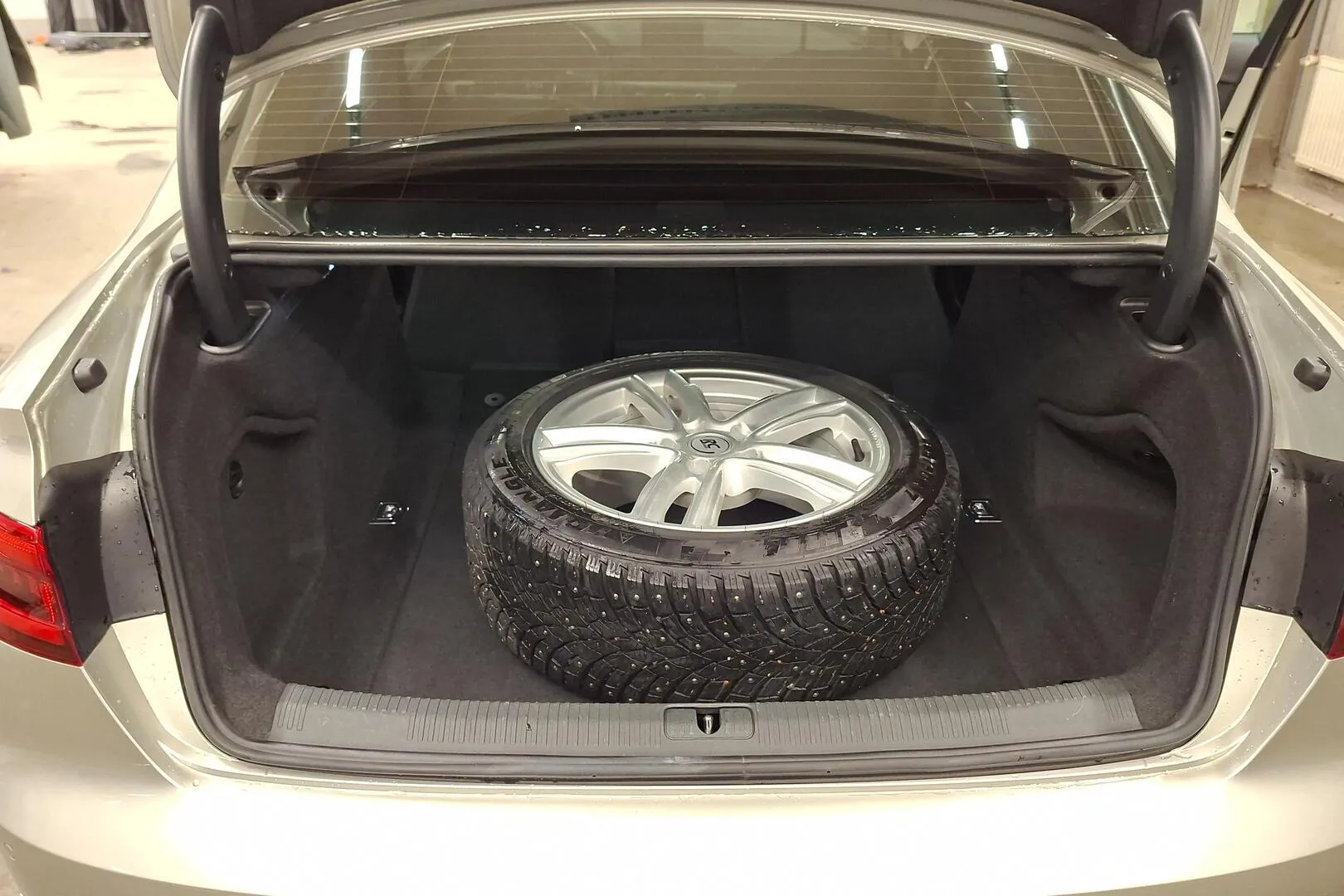 Audi A4 YJR-871 carousel image